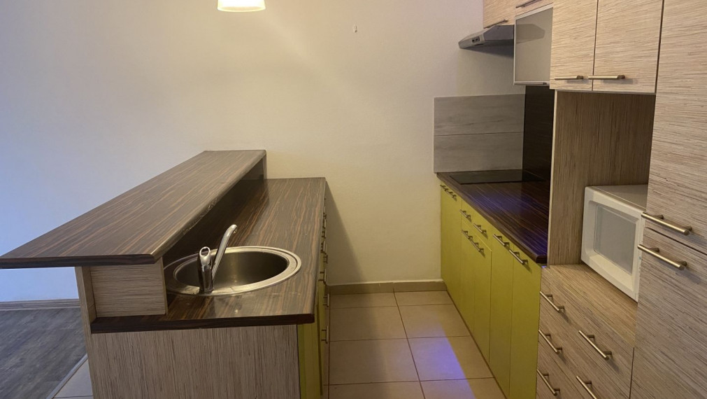 1,5 IZBOVÝ BYT 45 M2, LEVOČSKÁ UL., LOGGIA, 2/13 POSCH.