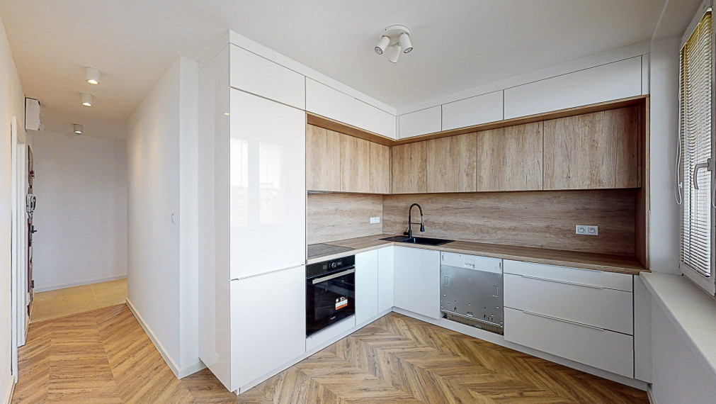 NOVÁ REKONŠTRUKCIA.: 3 izb.. byt, ul. Užhorodská , KE – Juh, 66m2 + loggia 7p. z 8
