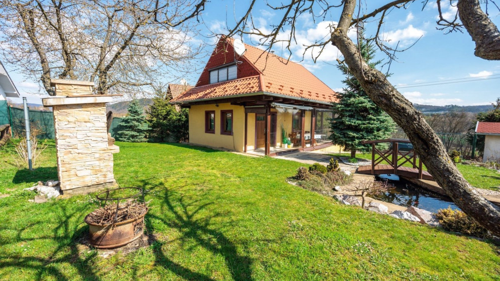 REZERVOVANÉ-  murovaná CHATA, obec SOKOĽ, celoročná, krb, jazierko, 424 m2 pozemok