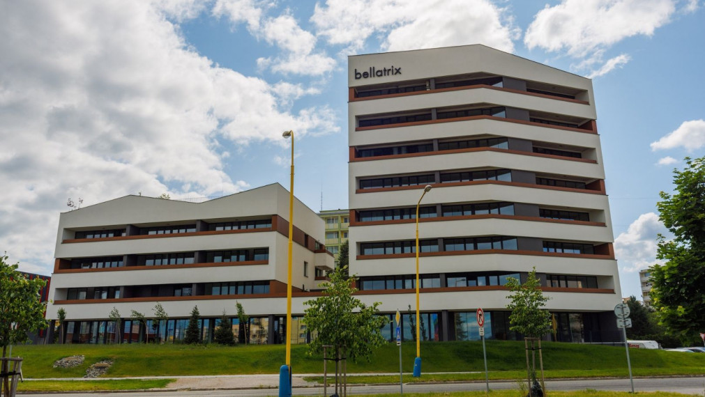 Novostavba BELLATRIX - 3 izb. byt + TERASA, sklad pri byte, garážové státie, vysoké stropy, vysoký štandard, TEHLA, KE - Západ