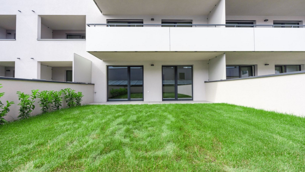 NOVOSTAVBA: 2 izb. byt (54,30m2) + terasa (13,90m2) a PREDZÁHRADKOU (37,75 m2) + garážové státie v  ALBELLI, 1. posch., centrum Košíc