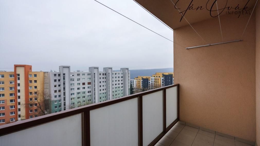 PRENÁJOM: Pekný 1 izb. byt,, 36 m2 a loggia, pivnica, komplet zariadený, KE - KVP