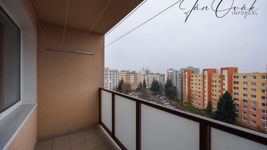 PRENÁJOM: Pekný 1 izb. byt,, 36 m2 a loggia, pivnica, komplet zariadený, KE - KVP