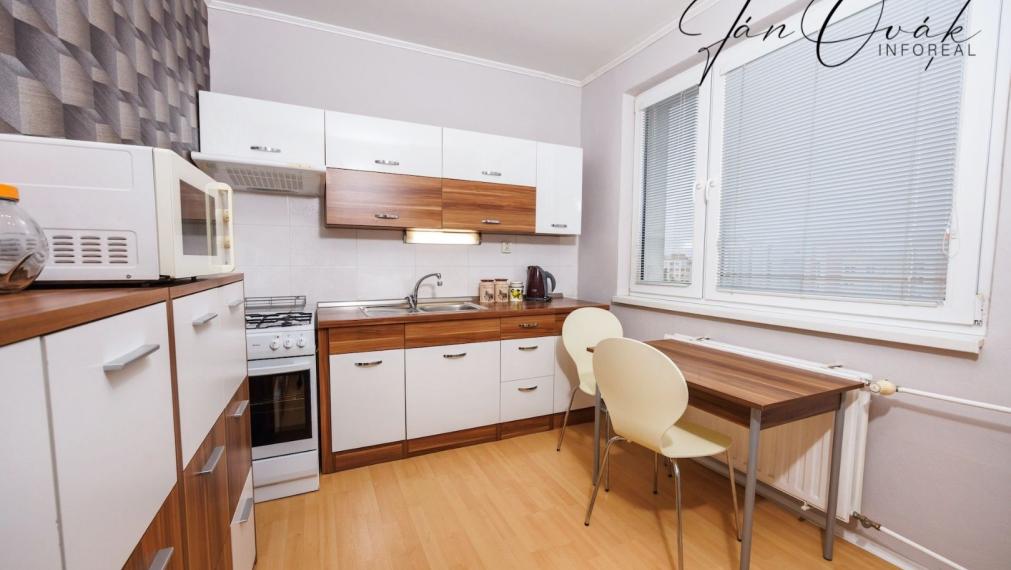 PRENÁJOM: Pekný 1 izb. byt,, 36 m2 a loggia, pivnica, komplet zariadený, KE - KVP