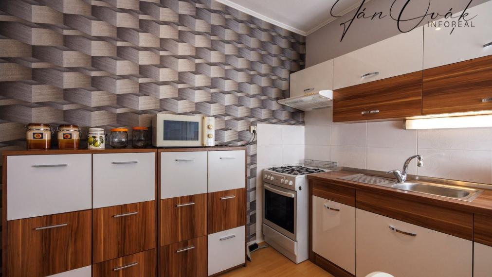 PRENÁJOM: Pekný 1 izb. byt,, 36 m2 a loggia, pivnica, komplet zariadený, KE - KVP