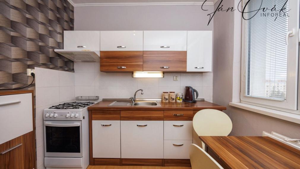 PRENÁJOM: Pekný 1 izb. byt,, 36 m2 a loggia, pivnica, komplet zariadený, KE - KVP