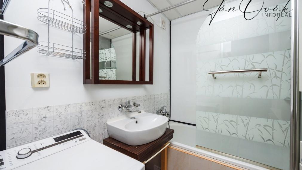 PRENÁJOM: Pekný 1 izb. byt,, 36 m2 a loggia, pivnica, komplet zariadený, KE - KVP