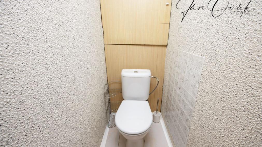 PRENÁJOM: Pekný 1 izb. byt,, 36 m2 a loggia, pivnica, komplet zariadený, KE - KVP