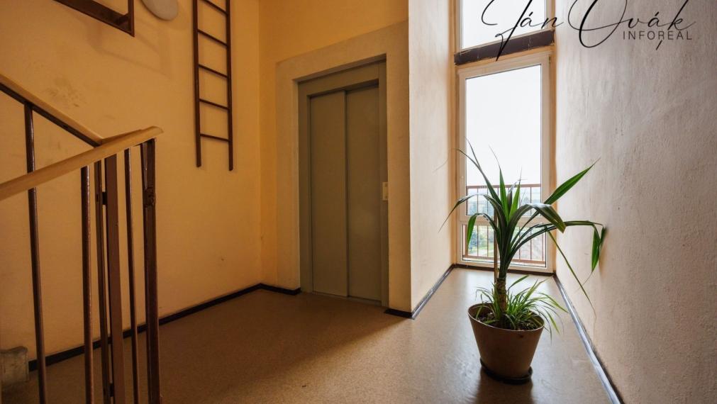 PRENÁJOM: Pekný 1 izb. byt,, 36 m2 a loggia, pivnica, komplet zariadený, KE - KVP