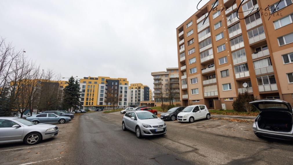 PRENÁJOM: Pekný 1 izb. byt,, 36 m2 a loggia, pivnica, komplet zariadený, KE - KVP