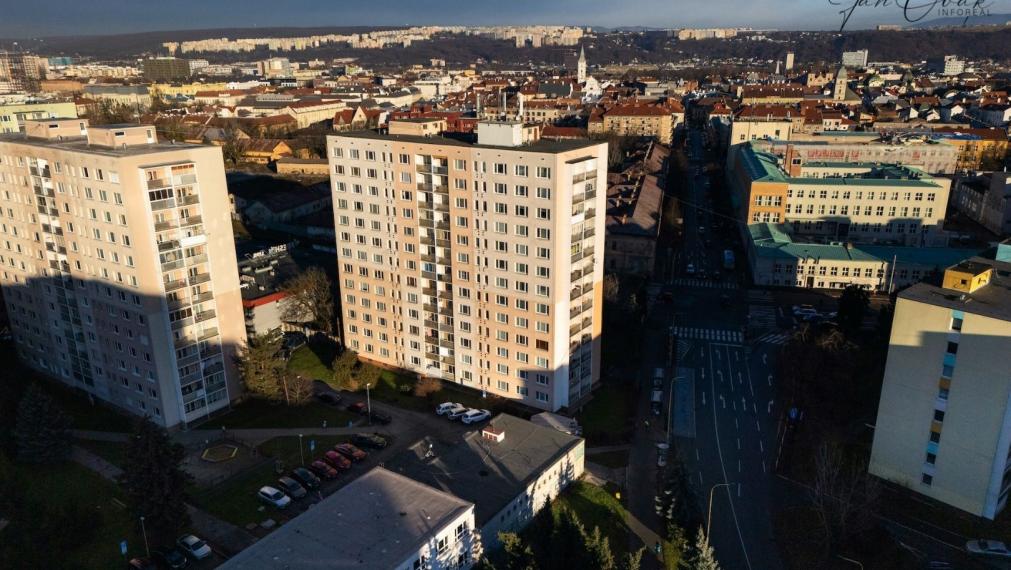 REZERVOVANÉ: 2,5 izb. byt, 54 m2, čiasť. rek., KUZMÁNYHO UL., Staré mesto, pri centre