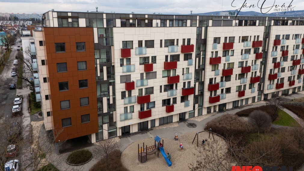 PRENÁJOM: Penthouse, novostavba Šafránová záhrada: 4 izb. byt s TERASOU, 2x garážové státie