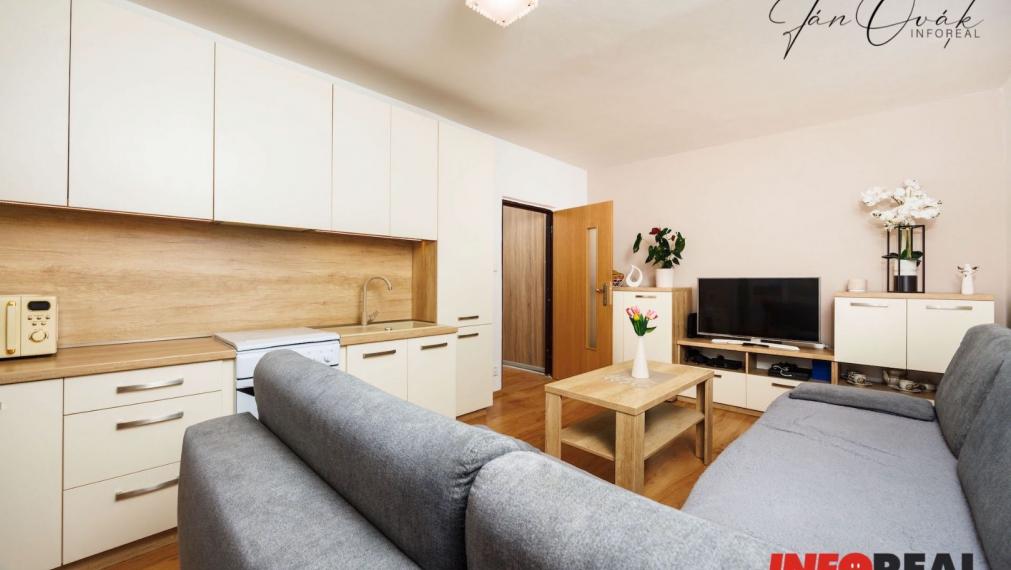 REZERVOVANÝ: 1,5 izb. byt, 42 m2 + 2x loggia, čiasť. rek., Ždiarska ul., NAD JAZEROM