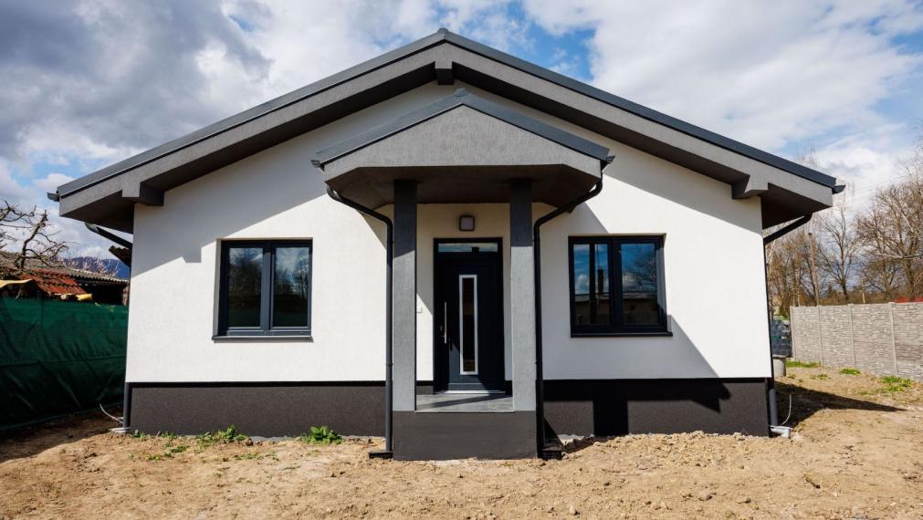 NOVOSTAVBA RD BREZINA, DOKONCENY, 4 izb.SKOLAUDOVANY