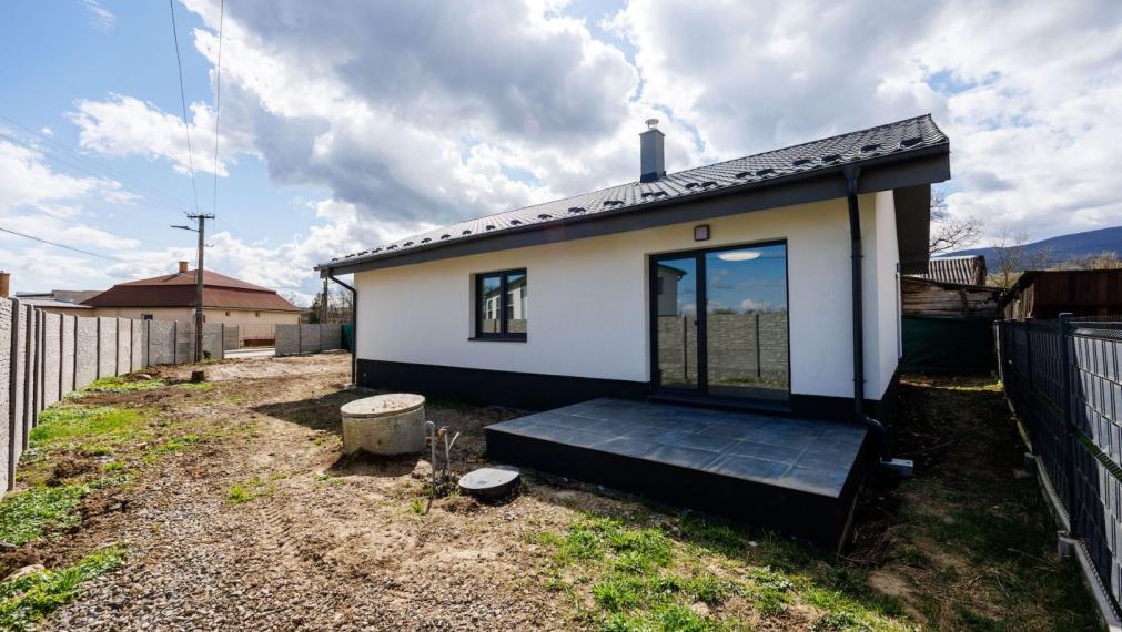 NOVOSTAVBA RD BREZINA, DOKONCENY, 4 izb.SKOLAUDOVANY