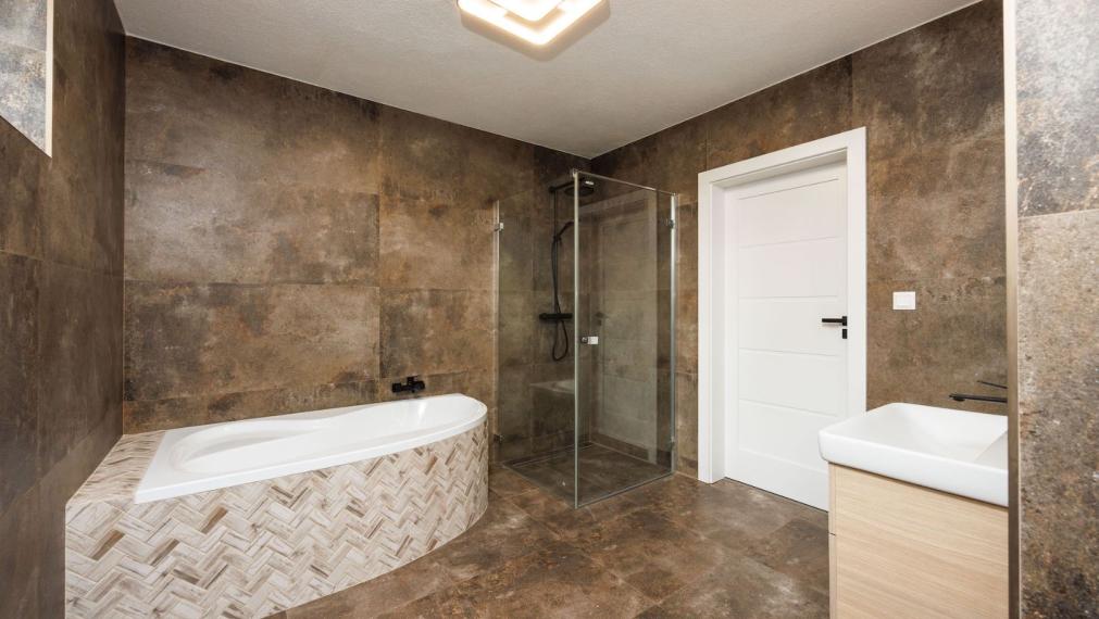 NOVOSTAVBA RD BREZINA, DOKONCENY, 4 izb.SKOLAUDOVANY