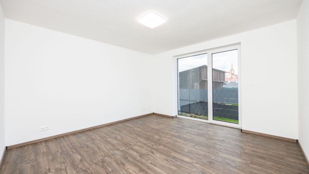 NOVOSTAVBA RD BREZINA, DOKONCENY, 4 izb.SKOLAUDOVANY