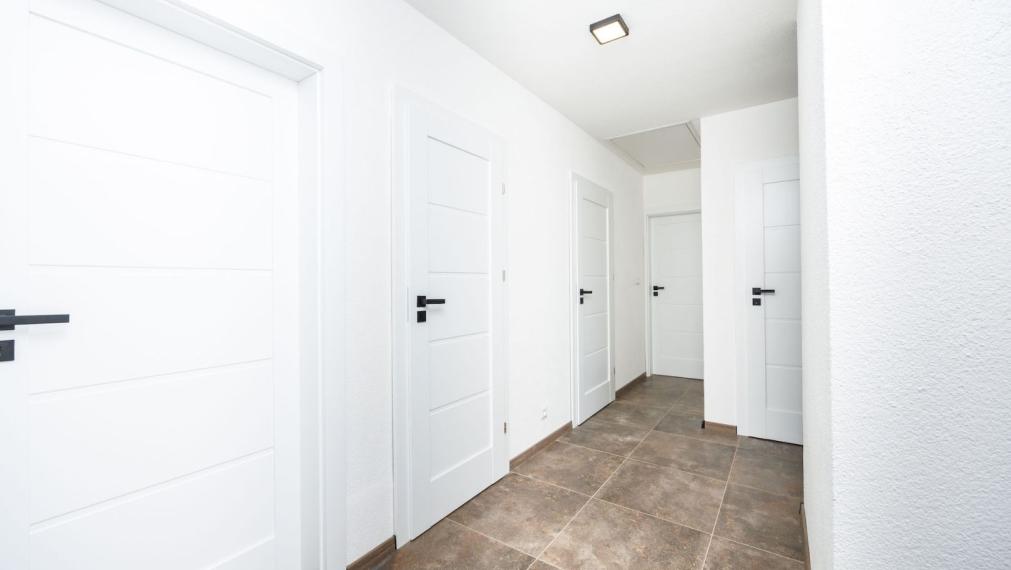 NOVOSTAVBA RD BREZINA, DOKONCENY, 4 izb.SKOLAUDOVANY