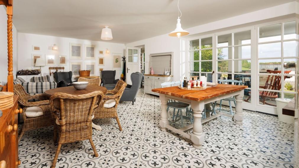 DOM BAŠKA, 350 M2 ÚŽ. PLOCHA, 882 M2 POZEMOK, VŠETKY IS