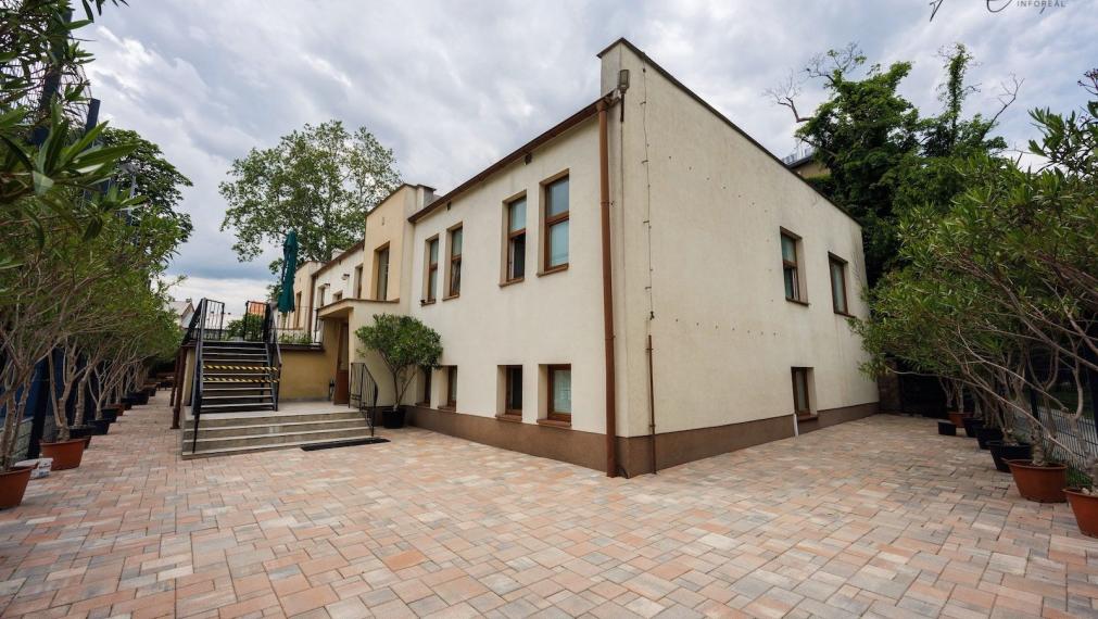 UBYTOVŇA V MESTSKOM PARKU KOŠICE, pozemok, parkovisko, kaviareň