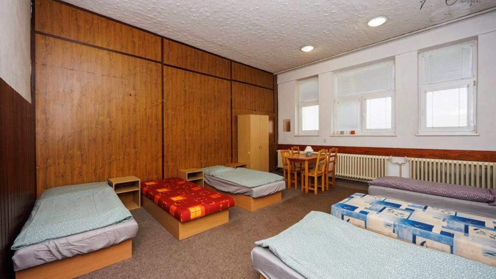 UBYTOVŇA V MESTSKOM PARKU KOŠICE, pozemok, parkovisko, kaviareň