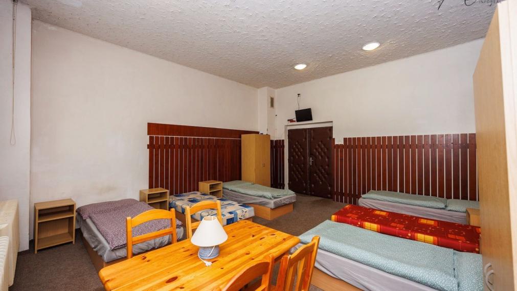 UBYTOVŇA V MESTSKOM PARKU KOŠICE, pozemok, parkovisko, kaviareň