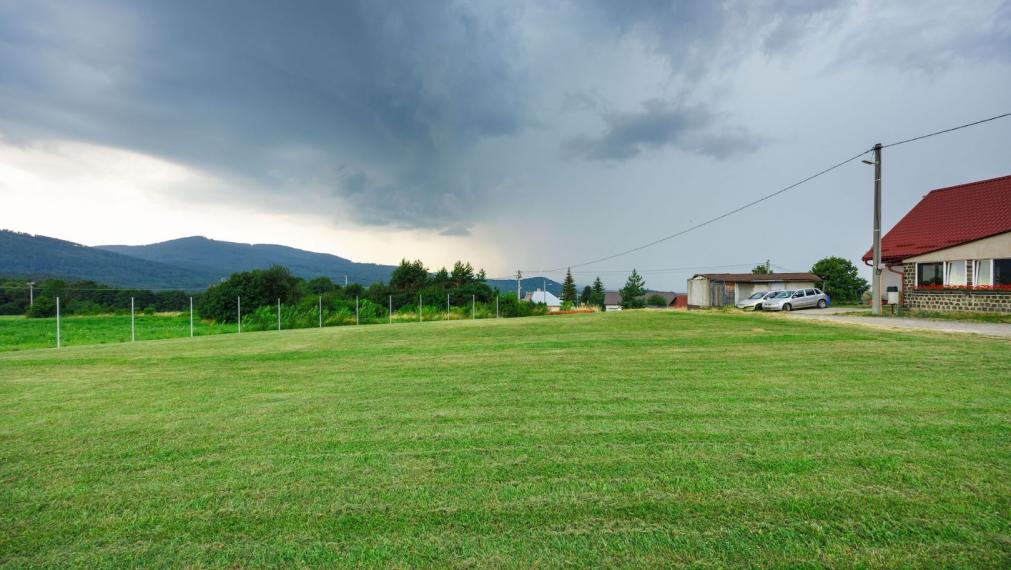 Stavebný pozemok 798 m2, KOŠICKÝ KLEČENOV - Borda,krásne prostredie pri lese