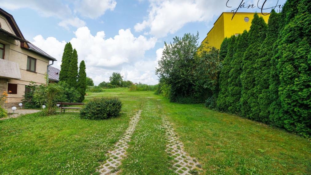 Pozemky pre výstavbu 5 rodinných domov, Rozhanoce, centrum obce