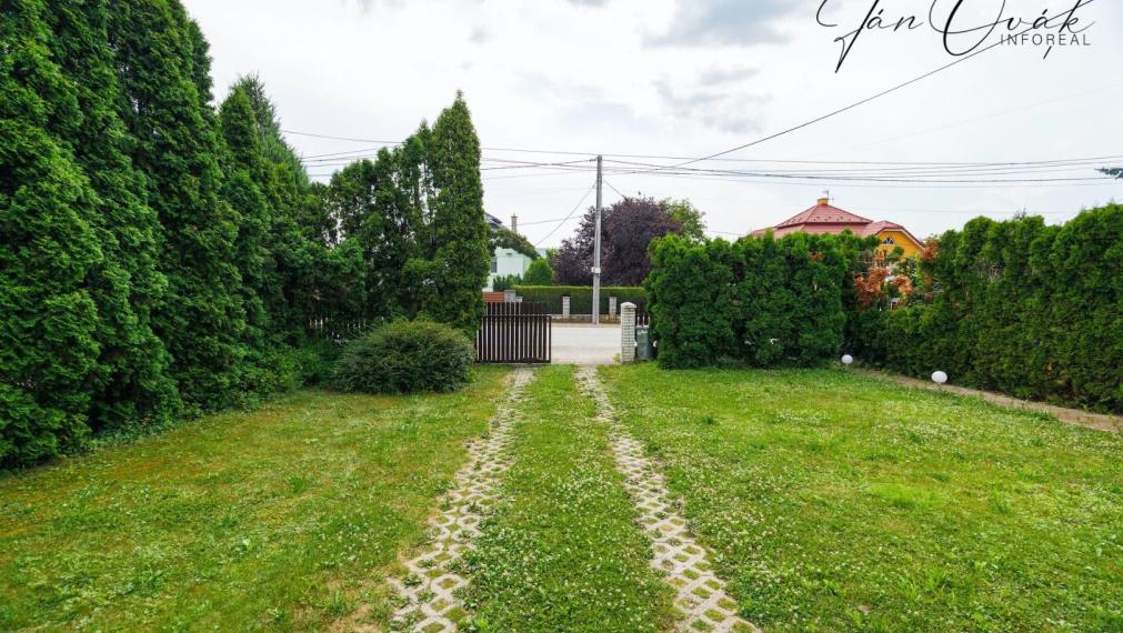 Pozemky pre výstavbu 5 rodinných domov, Rozhanoce, centrum obce