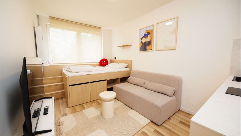 Novostavba Garzónka, širšie centrum.