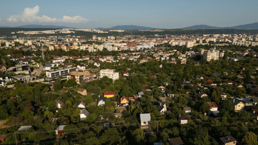 Záhrada 400 m² s drevenou chatkou, Košice SEVER - Kalvária