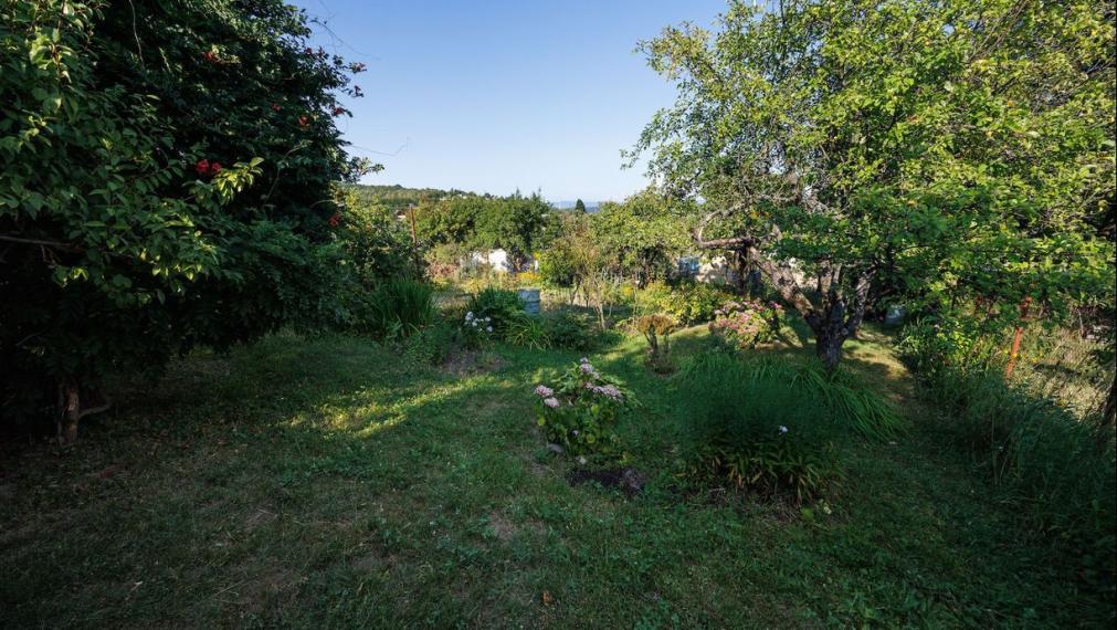 Záhrada 400 m² s drevenou chatkou, Košice - SEVER, Kalvária