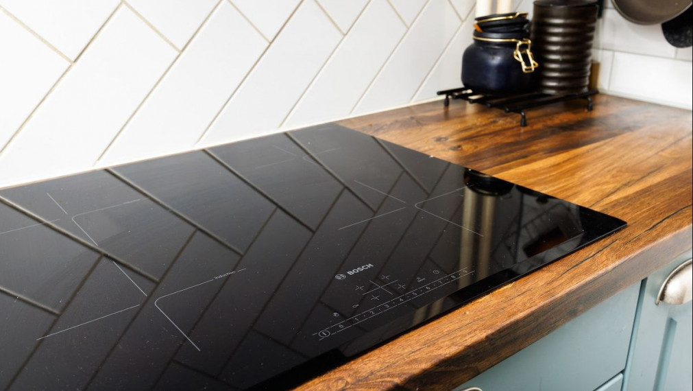 REZERVOVANÉ. DOM Rozhanovce – 190 m2 už. plocha, bazén, garáž, všetky IS, pozemok 540 m2