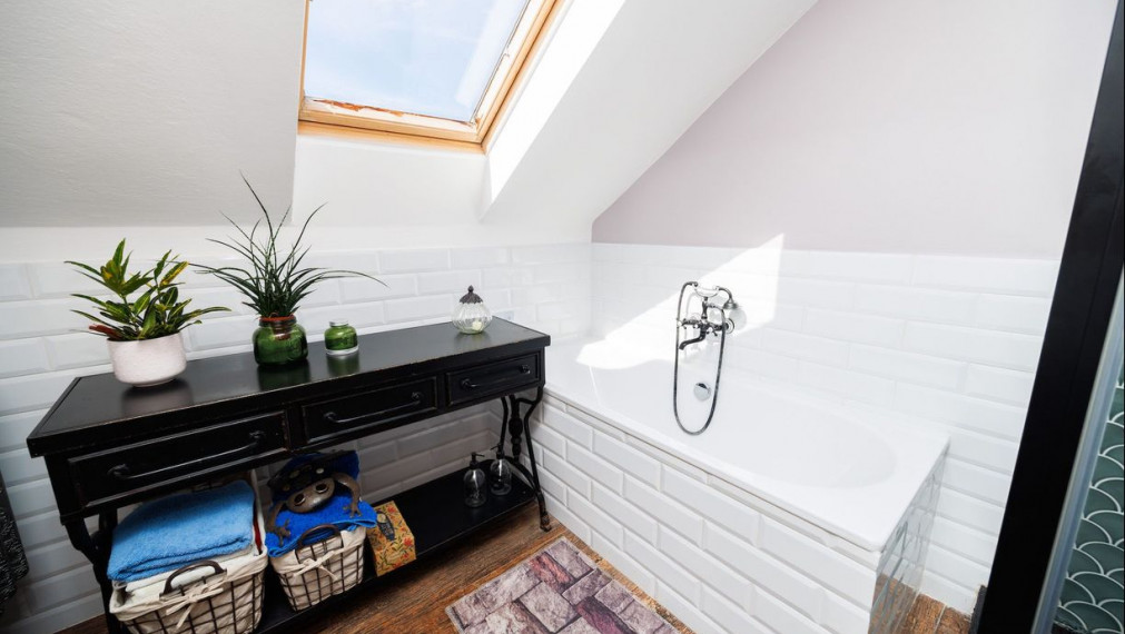 REZERVOVANÉ. DOM Rozhanovce – 190 m2 už. plocha, bazén, garáž, všetky IS, pozemok 540 m2