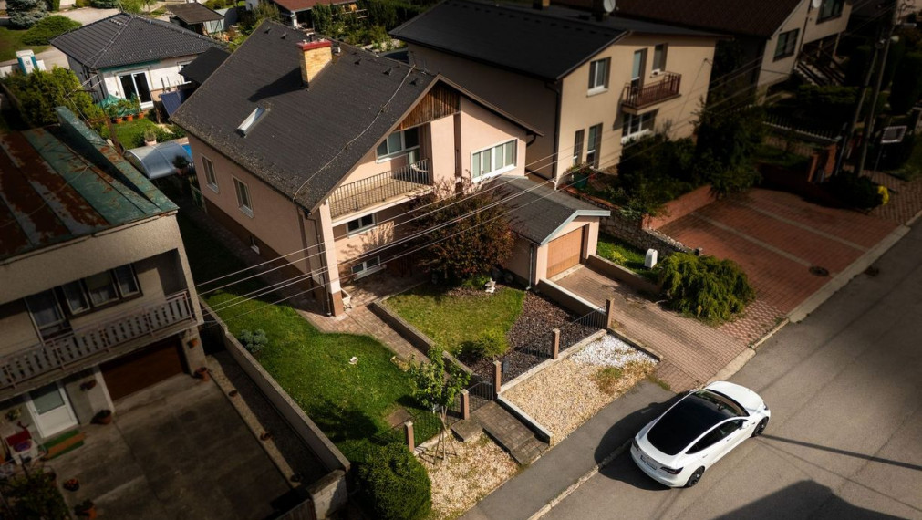 REZERVOVANÉ. DOM Rozhanovce – 190 m2 už. plocha, bazén, garáž, všetky IS, pozemok 540 m2