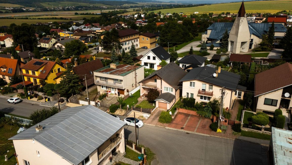 REZERVOVANÉ. DOM Rozhanovce – 190 m2 už. plocha, bazén, garáž, všetky IS, pozemok 540 m2