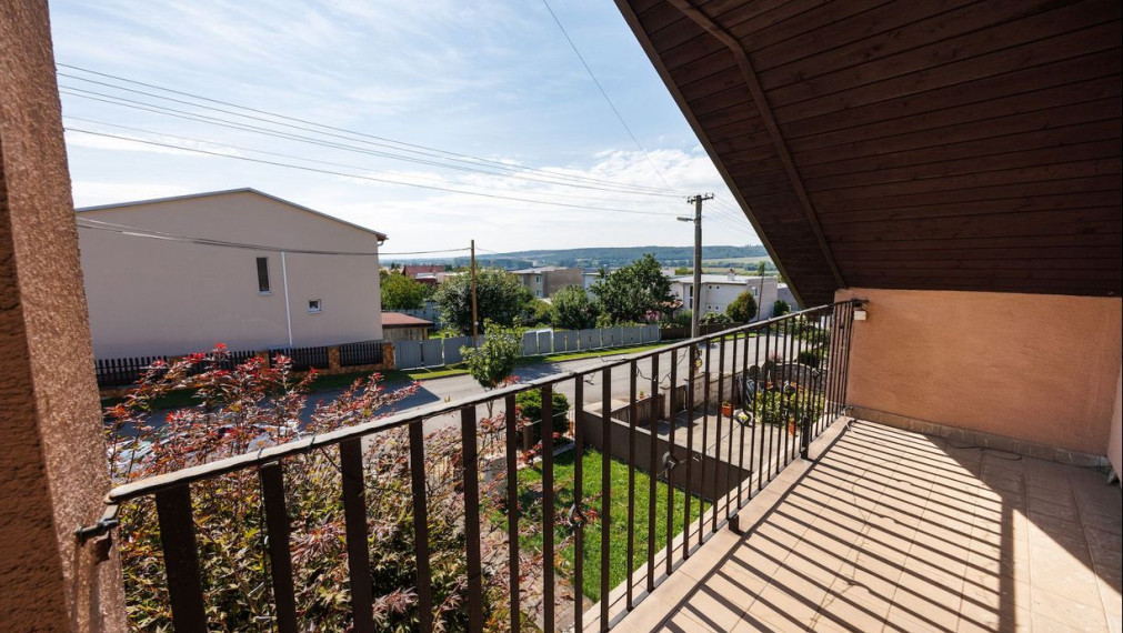 REZERVOVANÉ. DOM Rozhanovce – 190 m2 už. plocha, bazén, garáž, všetky IS, pozemok 540 m2