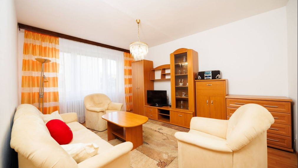 REZERVOVANÝ: 3 izb. byt, 68 m2 + loggia, čiasť. rek., Gagarinovo námestie, NAD JAZEROM