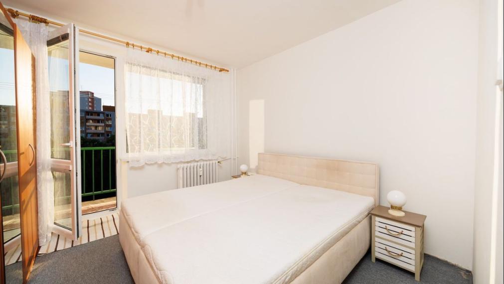 Veľlmi pekný 3 izb. byt, 68 m2 + loggia, čiasť. rek., Gagarinovo námestie, NAD JAZEROM