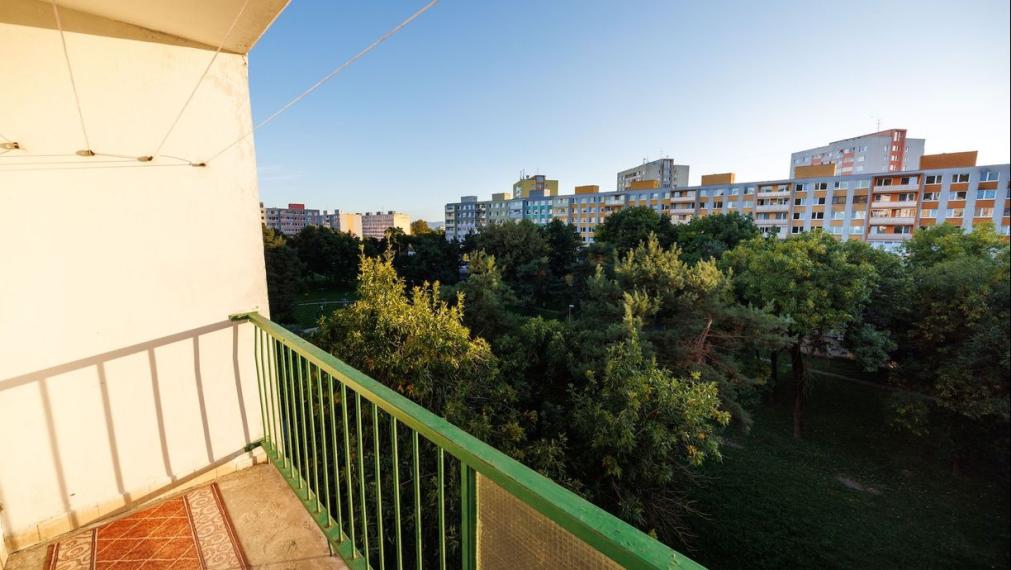 Veľlmi pekný 3 izb. byt, 68 m2 + loggia, čiasť. rek., Gagarinovo námestie, NAD JAZEROM