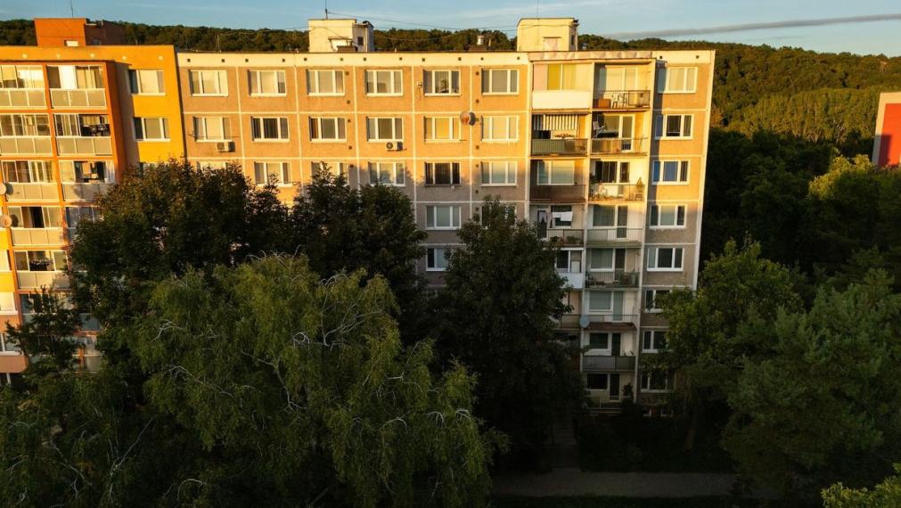 Veľlmi pekný 3 izb. byt, 68 m2 + loggia, čiasť. rek., Gagarinovo námestie, NAD JAZEROM