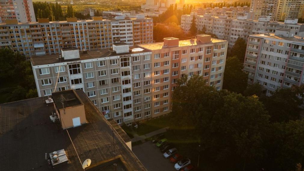 Veľlmi pekný 3 izb. byt, 68 m2 + loggia, čiasť. rek., Gagarinovo námestie, NAD JAZEROM