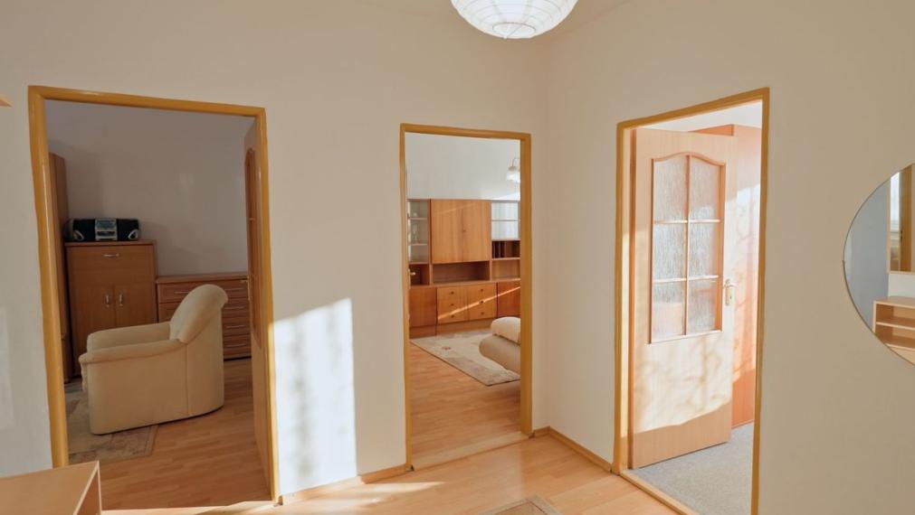 Veľlmi pekný 3 izb. byt, 68 m2 + loggia, čiasť. rek., Gagarinovo námestie, NAD JAZEROM