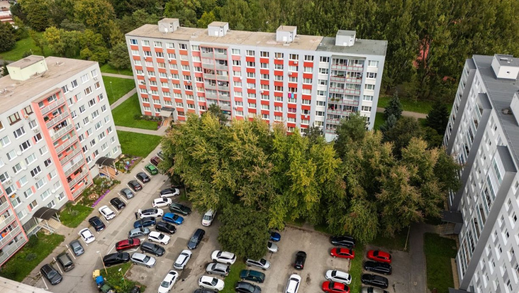 2 izb. byt, 50 m2, pôvodný stav.,Námestie Kozmonautov, NAD JAZEROM