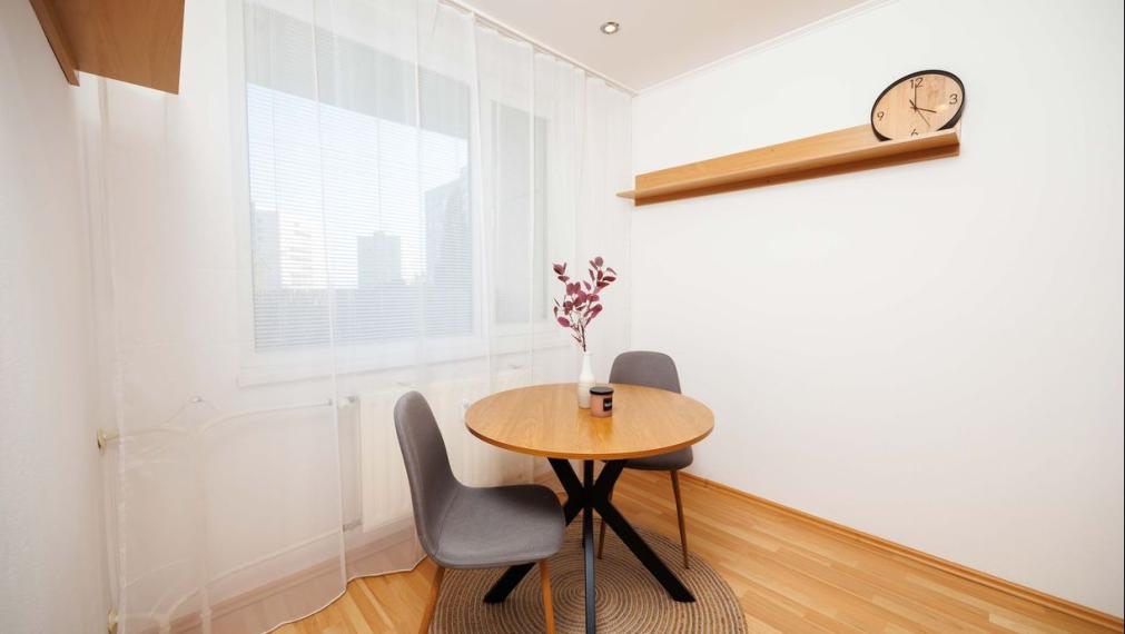 1,5-izb. PRI AUPARKU | ZARIADENÝ | 6m Loggia, ALL-INCLUSIVE NÁJOM