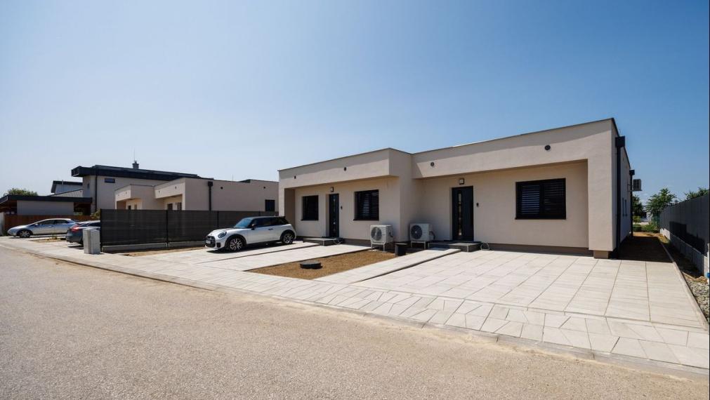 NOVOSTAVBA 3 izbový dom Rybárska ul., IBV Pri jazere, tepelné čerpadlo, pozemok 323 m2