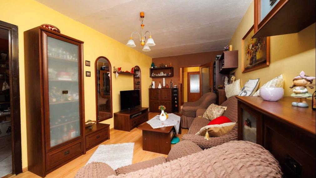 3 IZB. BYT PRAŽSKÝ TYP, 69 M2 + 6M LOOGGIA, ZOMBOVÁ UL., KVP, 5/8 POSCH.