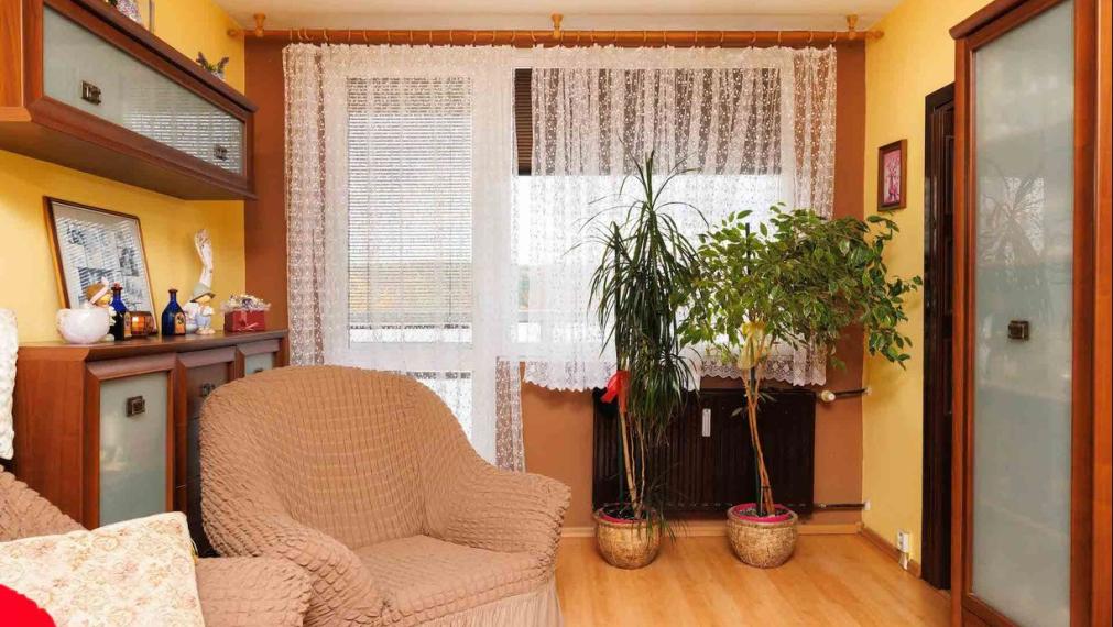 3 IZB. BYT PRAŽSKÝ TYP, 69 M2 + 6M LOOGGIA, ZOMBOVÁ UL., KVP, 5/8 POSCH.