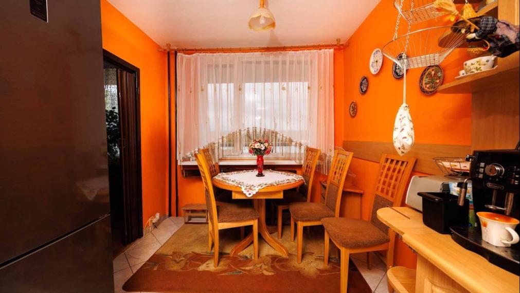 3 IZB. BYT PRAŽSKÝ TYP, 69 M2 + 6M LOOGGIA, ZOMBOVÁ UL., KVP, 5/8 POSCH.