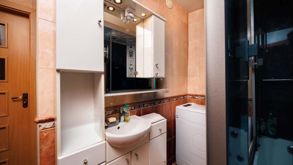 3 IZB. BYT PRAŽSKÝ TYP, 69 M2 + 6M LOOGGIA, ZOMBOVÁ UL., KVP, 5/8 POSCH.